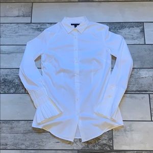 White banana republic button down w/pleated cuffs